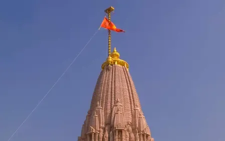ध्वजारोहण के क्षण भक्तिमय हुई अयोध्या, चारों दिशाओं में गूंजा 'जय श्रीराम'