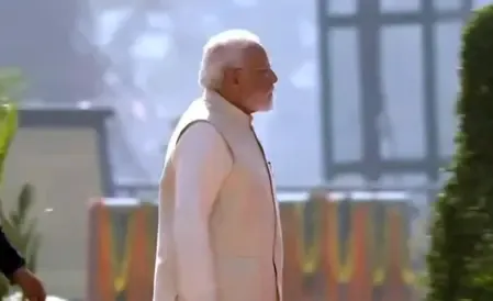 ध्वजारोहण कार्यक्रम में हिस्सा लेने अयोध्या राममंदिर पहुंचे पीएम मोदी, हो रहा भव्य स्वागत 