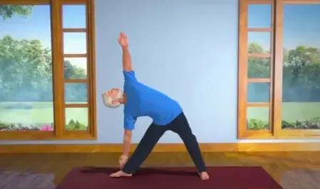 बेहतर ब्लड सर्कुलेशन और चमकती त्वचा के लिए करें त्रिकोणासन, जानें अभ्यास का सही तरीका