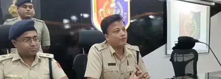 डायमंड हार्बर पुलिस ने विशेष अभियान के तहत 1,000 किलोग्राम प्रतिबंधित पटाखे किए जब्त
