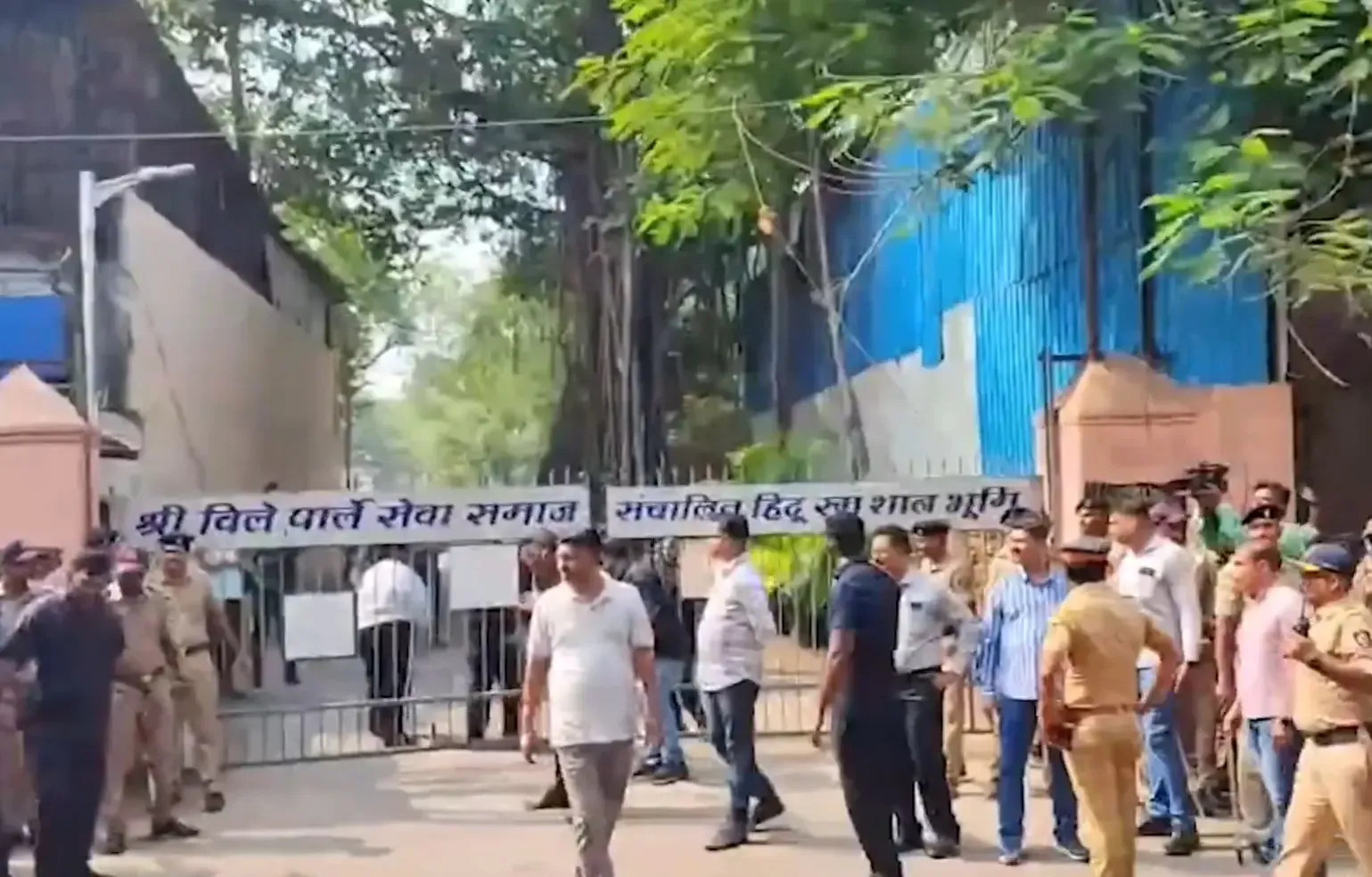 क्या दिग्गज अभिनेता धर्मेंद्र का निधन बॉलीवुड के लिए एक बड़ा झटका है?