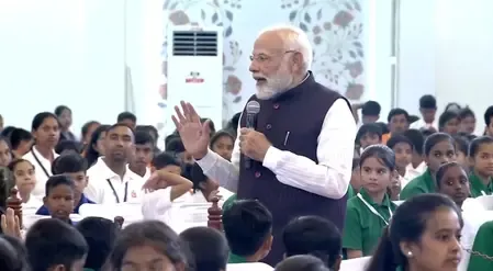 'दिल की बात' कार्यक्रम : पीएम मोदी को अपने बीच पाकर उत्साहित हुए बच्चे, देश सेवा है सपना 