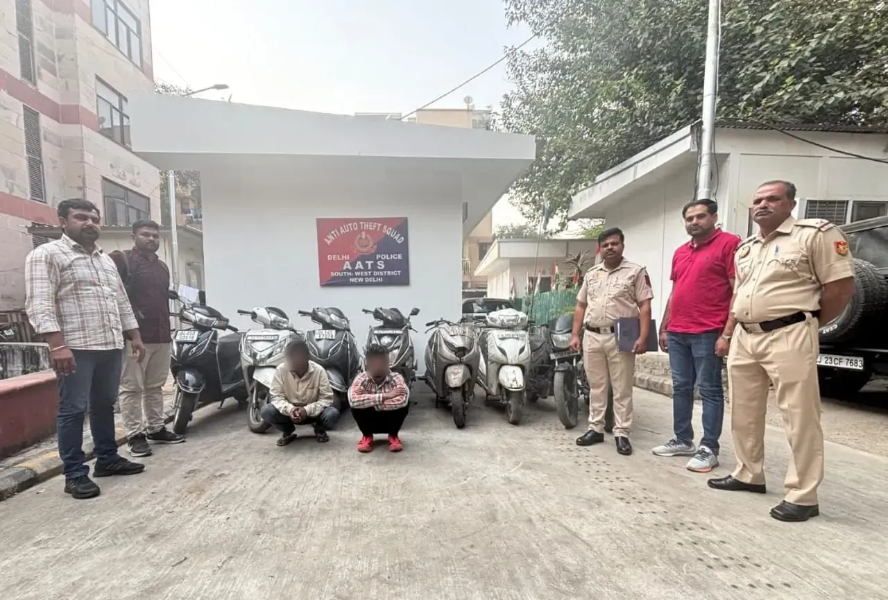 क्या दिल्ली के दक्षिण-पश्चिम जिले में वाहन चोरी के दो कुख्यात अपराधी गिरफ्तार हुए?