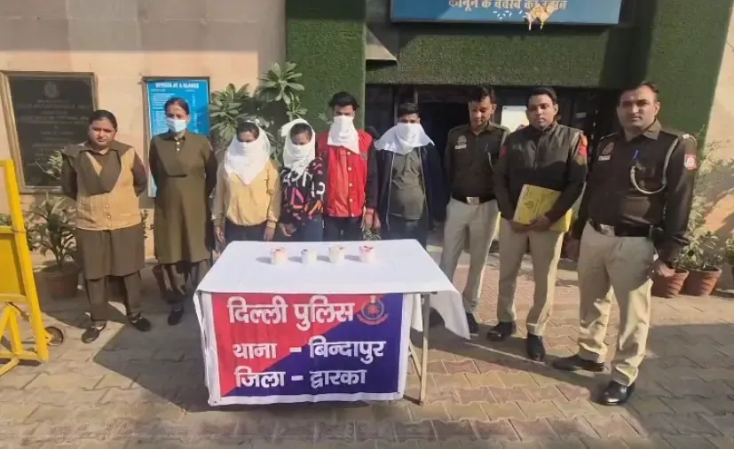 क्या दिल्ली के द्वारका में बुजुर्ग महिला के सोने के गहने लूटने वाले चार गिरफ्तार हुए?