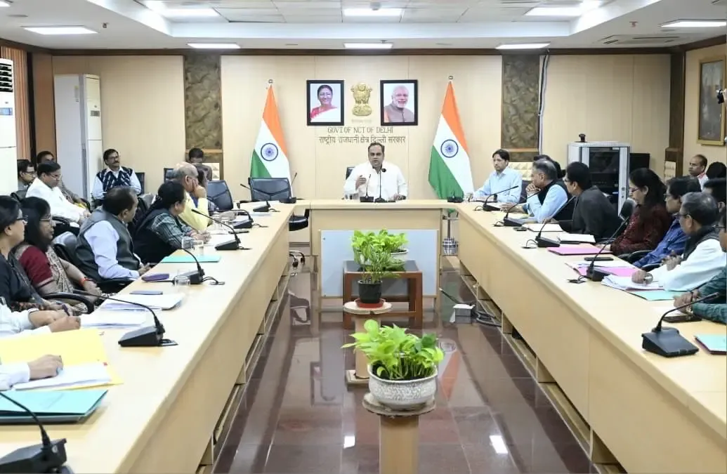 क्या दिल्ली के स्वास्थ्य मंत्री ने सरकारी अस्पतालों के अधिकारियों के साथ बैठक में सख्त दिशा-निर्देश दिए?