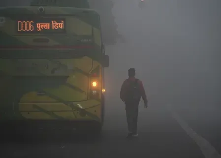 दिल्ली में प्रदूषण के खिलाफ अभियान तेज, एक दिन में 28 बसें जब्त 