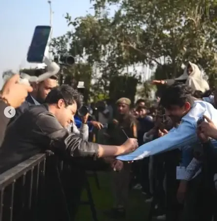 क्या दिल्ली में 'राहु केतु' के प्रमोशन के दौरान भावुक हुए वरुण शर्मा?