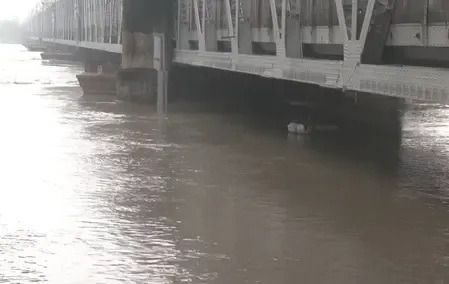 दिल्ली में यमुना का जलस्तर खतरे के निशान से ऊपर, प्रशासन ने जारी की चेतावनी