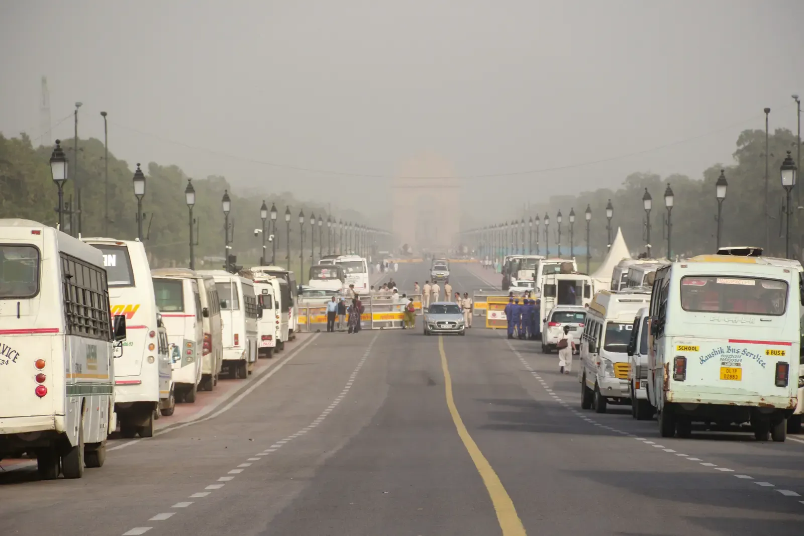 दिल्ली-एनसीआर में AQI 300 पार: पंजाबी बाग में 304, ग्रेटर नोएडा में 315; रात को ठंड का दस्तक