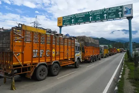 How is the Disruption of the Srinagar-Jammu Highway Impacting Life in Kashmir?