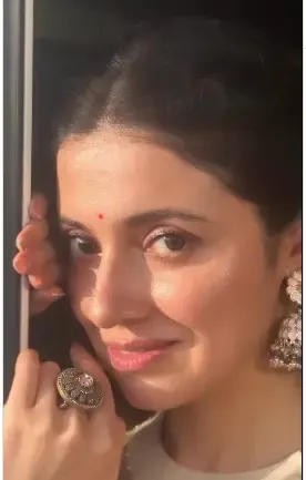 क्या दिव्या खोसला कुमार ने 'मितवा' गाने पर शेयर किया दिलकश वीडियो, 90 के दशक की याद ताजा?