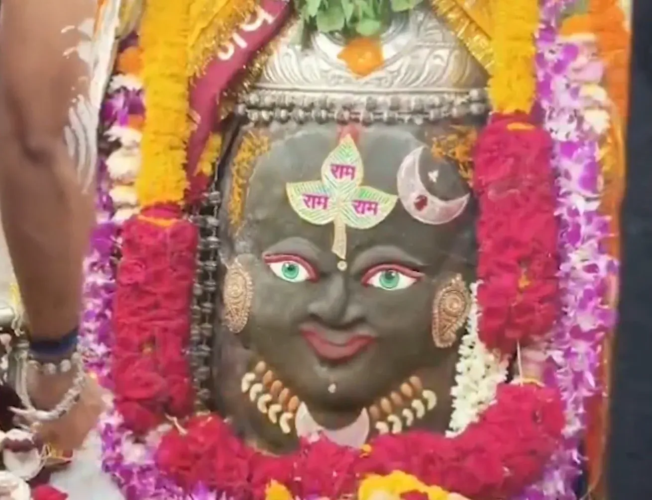 ज्येष्ठ अधिकमास पूर्णिमा पर बाबा महाकाल का दिव्य शृंगार, भोर 4 बजे भस्म आरती में उमड़े देश-विदेश के भक्त