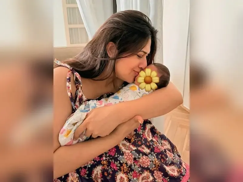 Divyanka Tripathi brings 5-month-old twins to set of Pati Patni Aur Panga