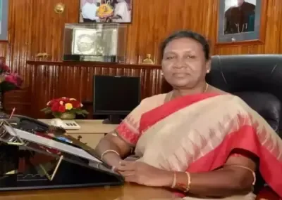 दीपावली : राष्ट्रपति मुर्मू से उपराष्ट्रपति राधाकृष्णन और रेखा गुप्ता ने मुलाकात कर दी शुभकामनाएं
