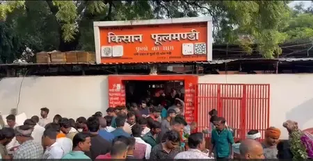 वाराणसी : दीपावली पर पूर्वांचल की सबसे बड़ी फूल मंडी में उमड़ी भीड़ 