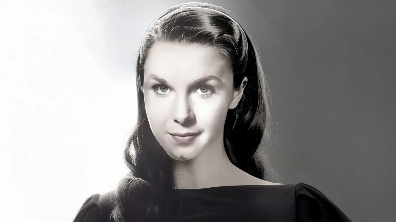 क्या दो दशक और दो मौतें अमेरिकी मनोरंजन जगत की दबे हुए तनाव को उजागर करती हैं?