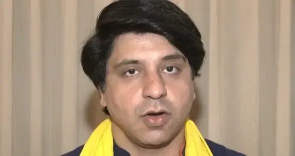 क्या कांग्रेस दो धड़ों में बंट चुकी है? राहुल गांधी को बचाने में जुटी शहजाद पूनावाला