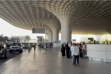 कतर में फंसे भारतीयों के लिए दूतावास की एडवाइजरी, वेबसाइट पर जानकारी दर्ज कराने की अपील