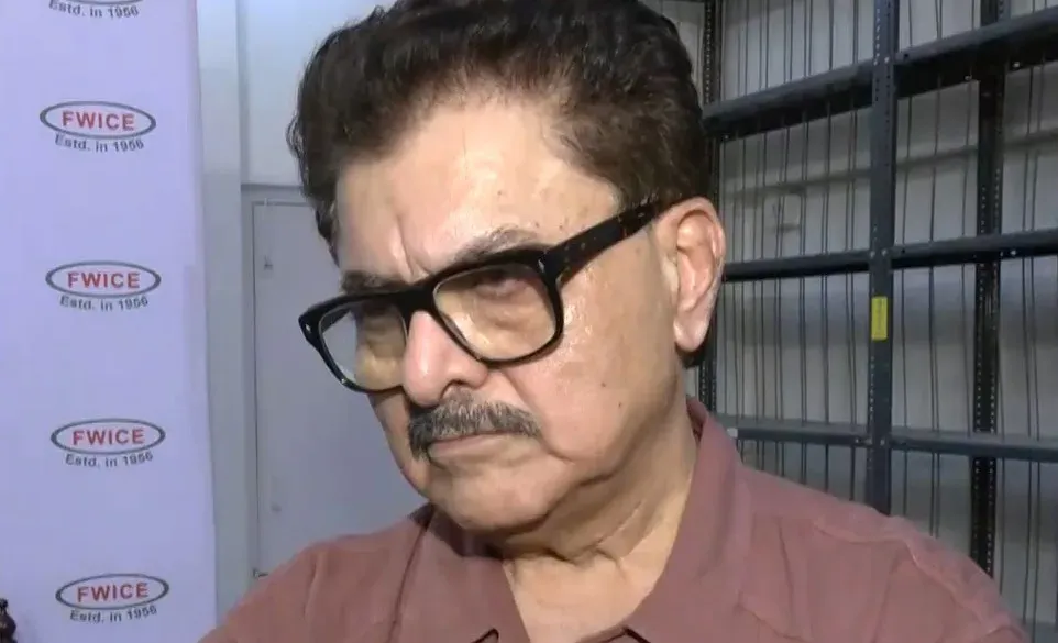 'डॉन 3' विवाद: रणवीर सिंह पर FWICE का नॉन-कोऑपरेशन बैन, अशोक पंडित बोले — 'भरोसा टूटा तो इंडस्ट्री डूबेगी'