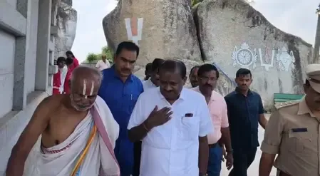 Kumaraswamy: TN political crisis may end in days, DMK-AIADMK alliance unlikely