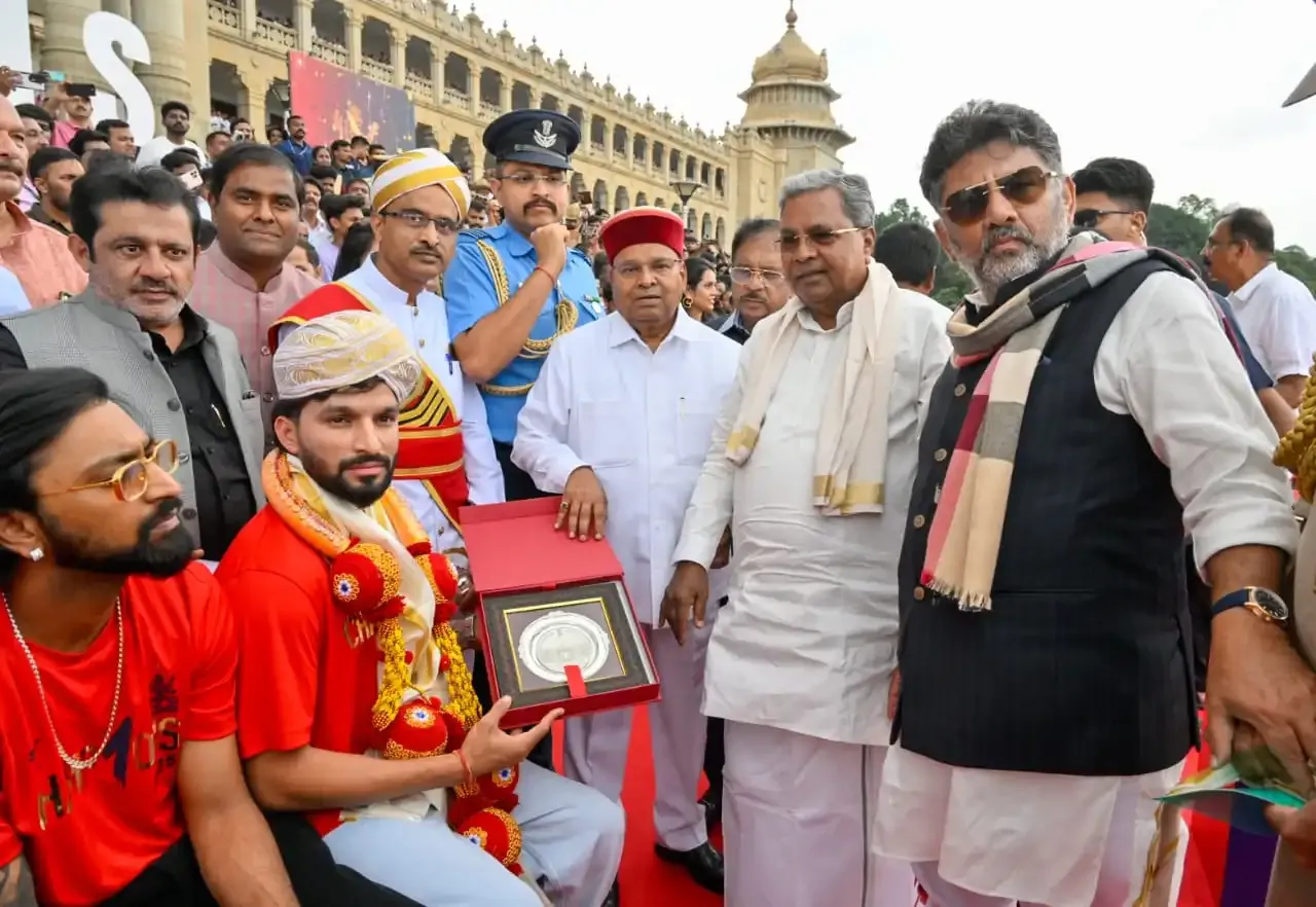 Who Invited K'taka Guv to RCB Felicitation Event at Vidhana Soudha?