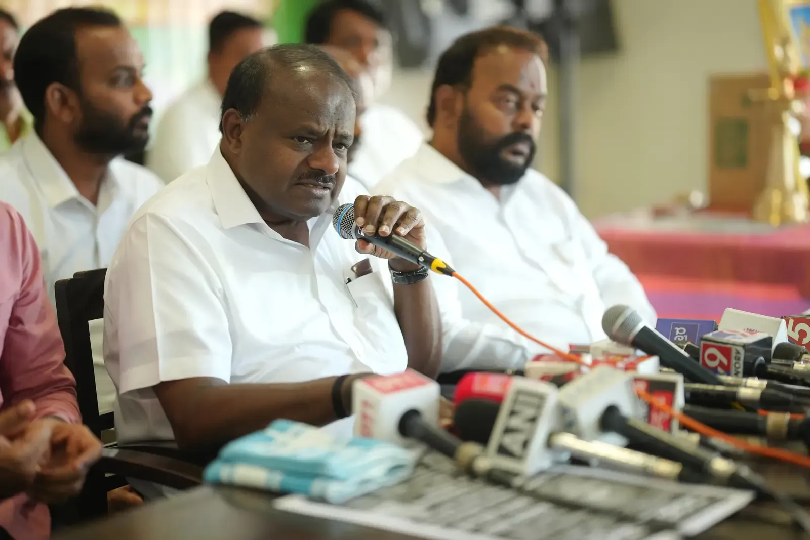 Kumaraswamy demands probe into sting op targeting Siddaramaiah