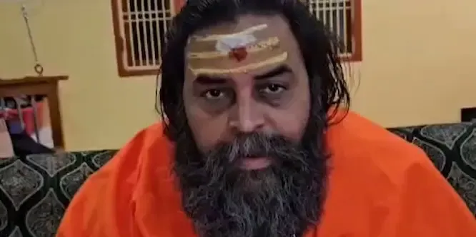 क्या दूसरे धर्मों से आए फूलों पर रोक जरूरी है? मंदिर की पवित्रता से समझौता नहीं: काशी विश्वनाथ के मुख्य पुजारी