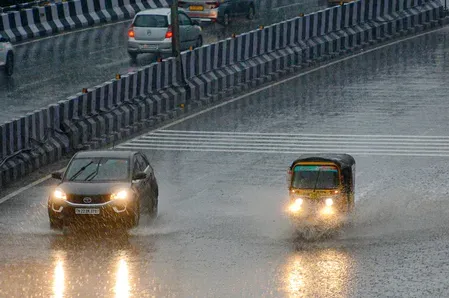 Tamil Nadu rains ease heatwave; IMD warns 5 districts of heavy showers