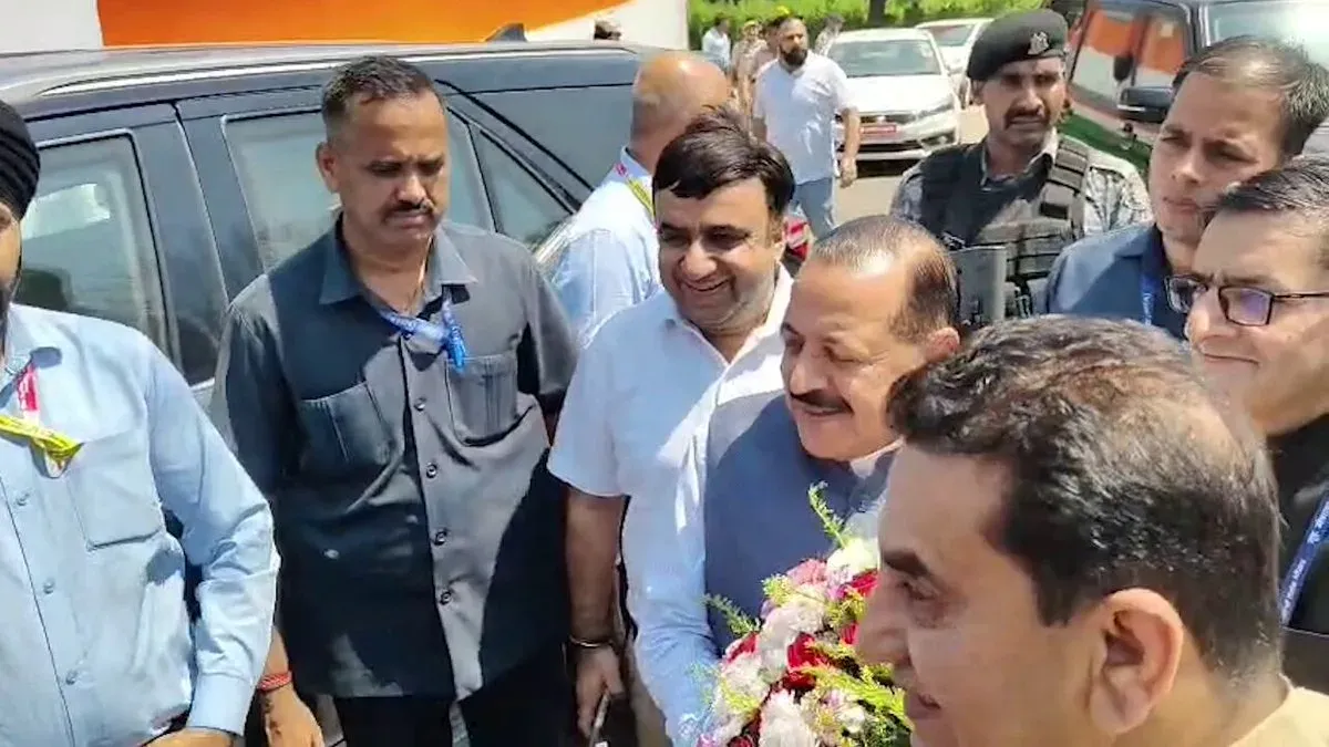 Dr. Jitendra Singh arrives in Kathua for CSIR-IIIM MoU signing