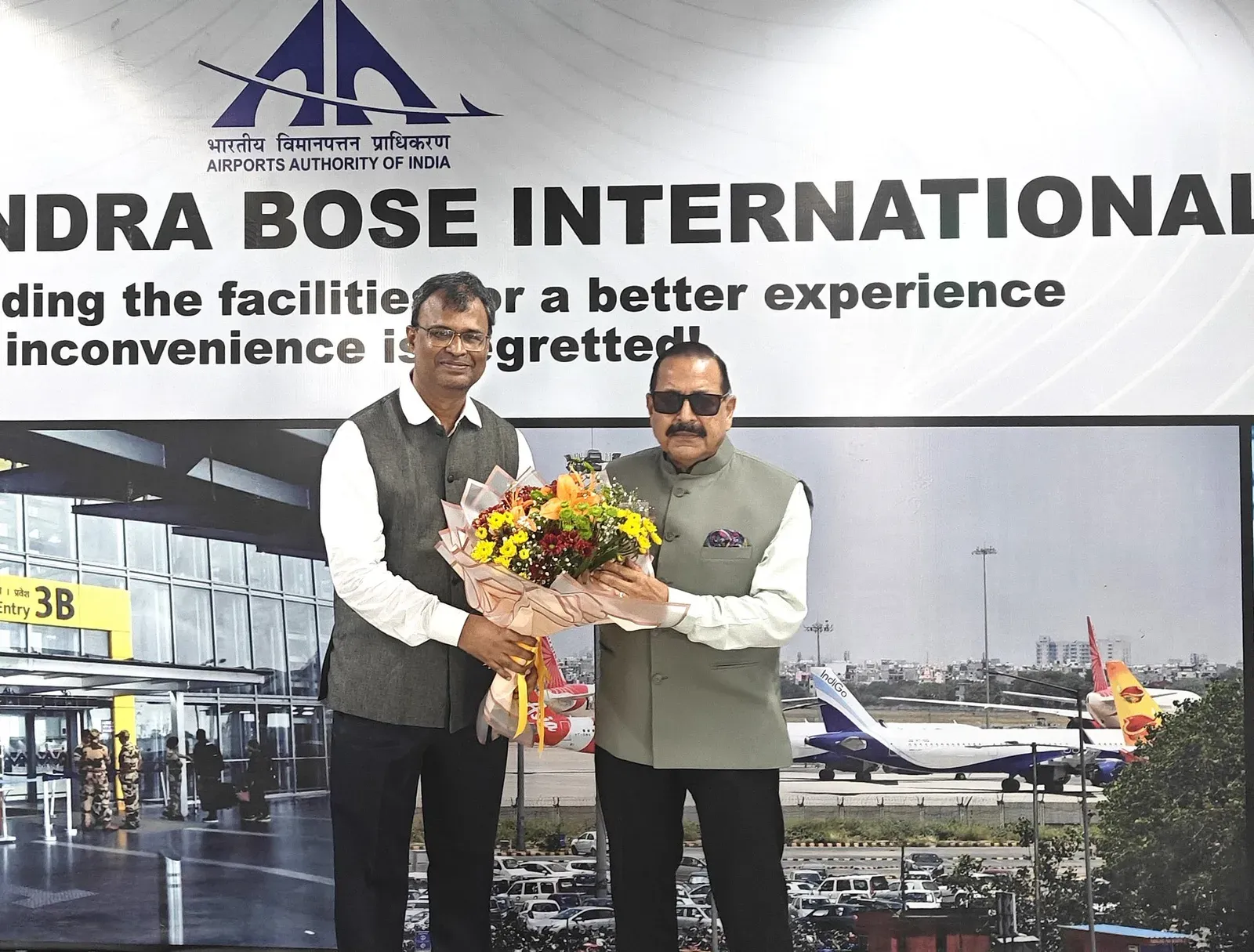 Dr. Jitendra Singh Arrives in Kolkata on First Visit After BJP Govt Takes Over W. Bengal