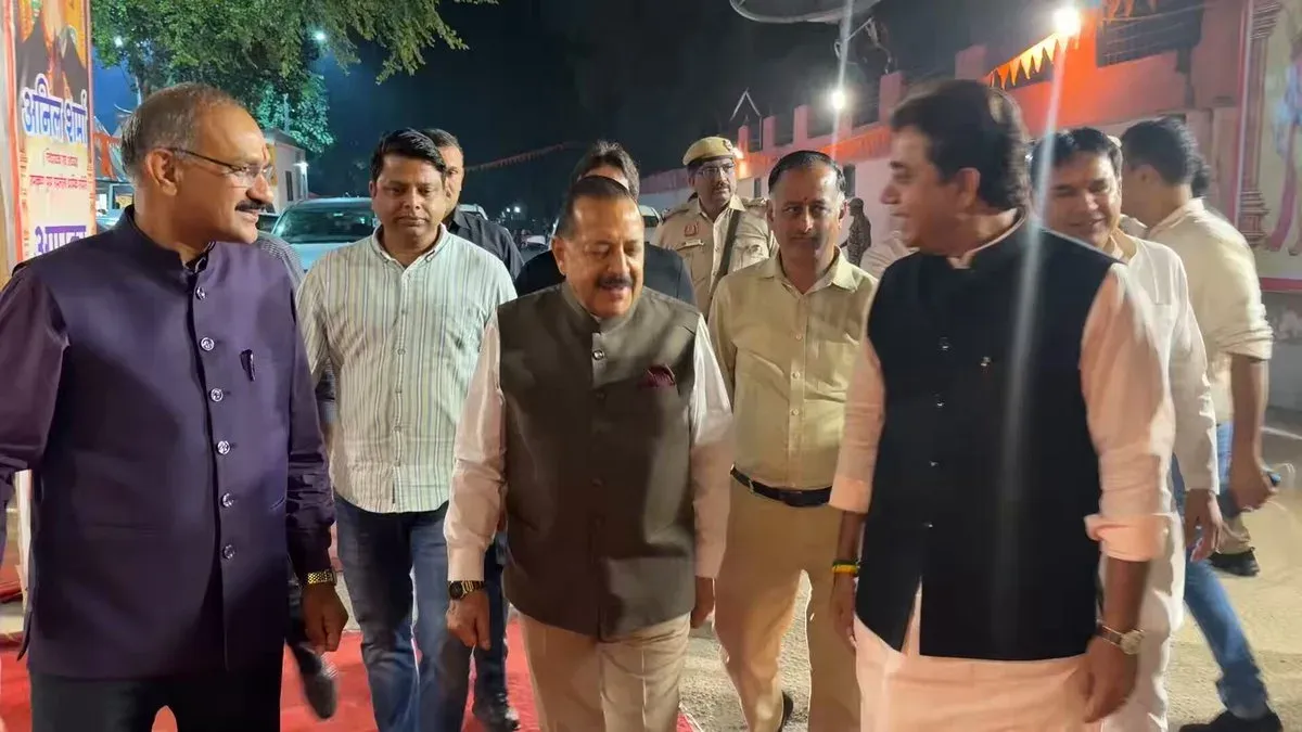 Dr. Jitendra Singh attends R.K. Puram Ramleela in Delhi