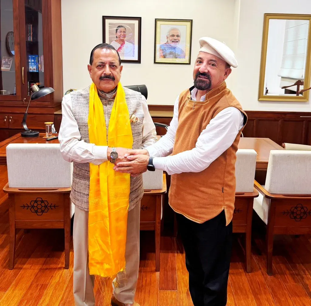 Dr. Jitendra Singh meets LAHDC Kargil chief on UT issues