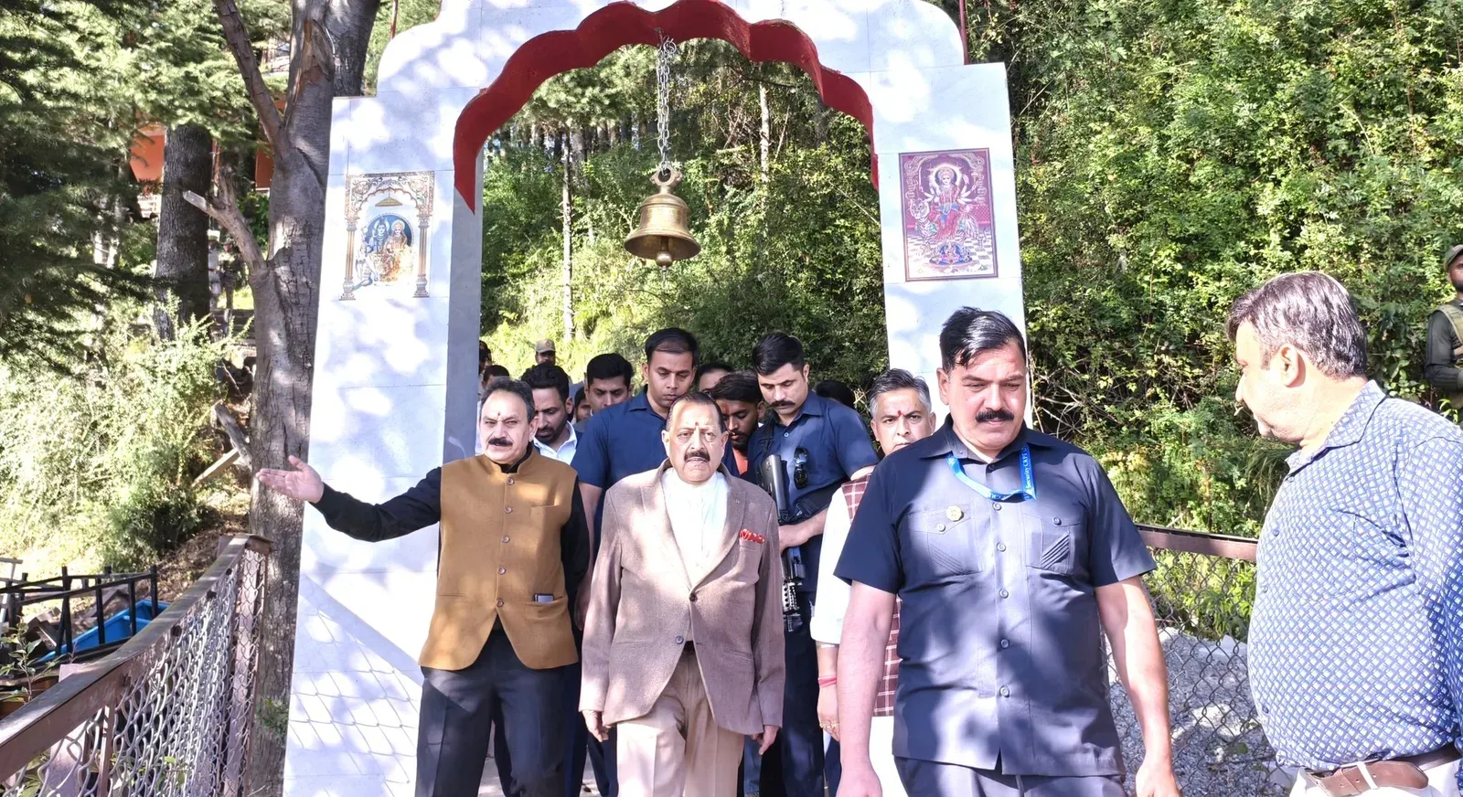 Dr. Jitendra Singh Offers Prayers at Vasuki Nag Temple in Basantgarh