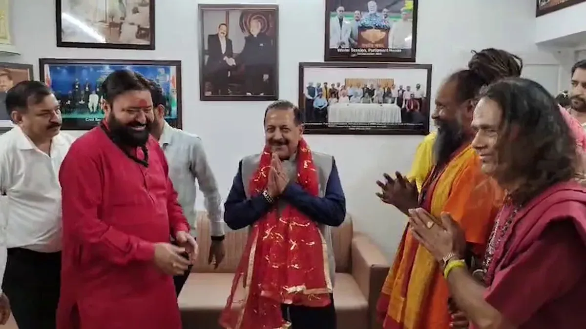 Dr. Jitendra Singh receives Sant Samaj blessings at Jammu office
