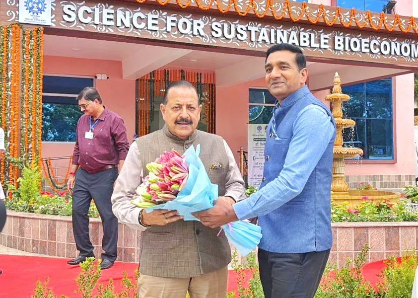 Dr. Jitendra Singh visits CSIR-IHBT campus in Palampur