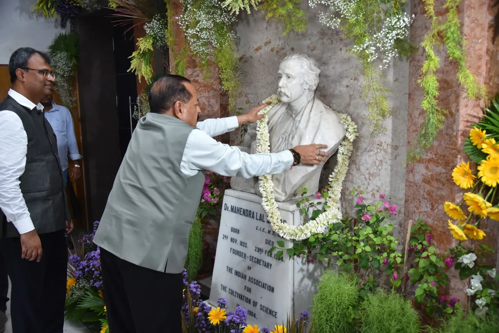 Dr. Jitendra Singh Visits IACS, Asia's Oldest Science Institute