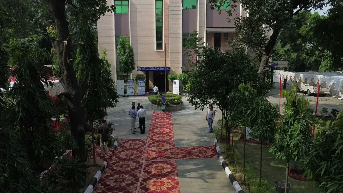 Dr. Jitendra Singh visits world-first air pollution lab at IITM Delhi