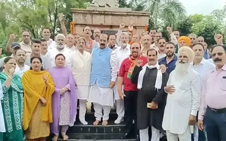डॉ. श्यामा प्रसाद मुखर्जी की जयंती पर पठानकोट में श्रद्धांजलि सभा, भाजपा नेताओं ने किया याद