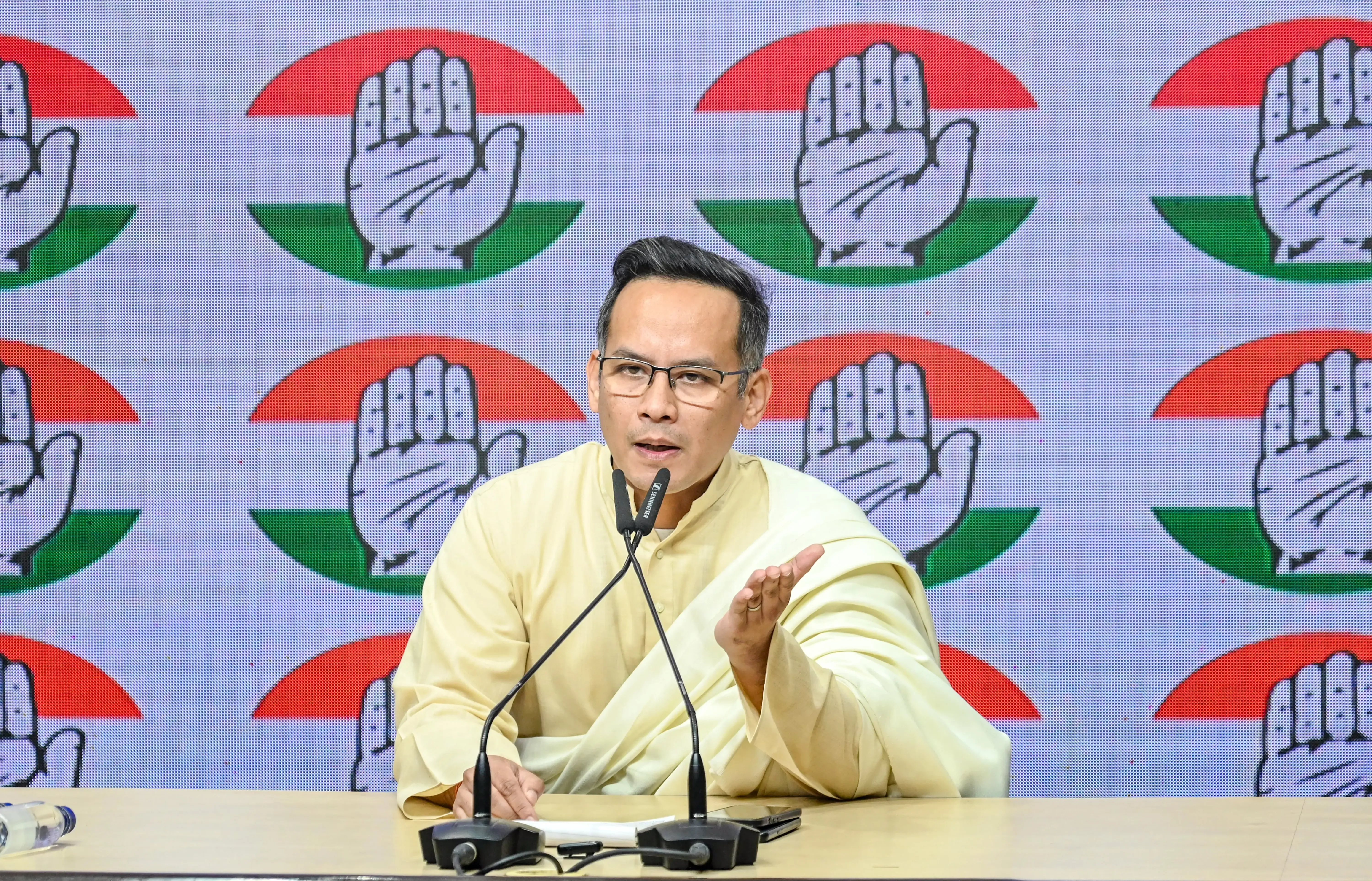 Why is Gaurav Gogoi Criticizing Himanta Biswa Sarma Over His Children?