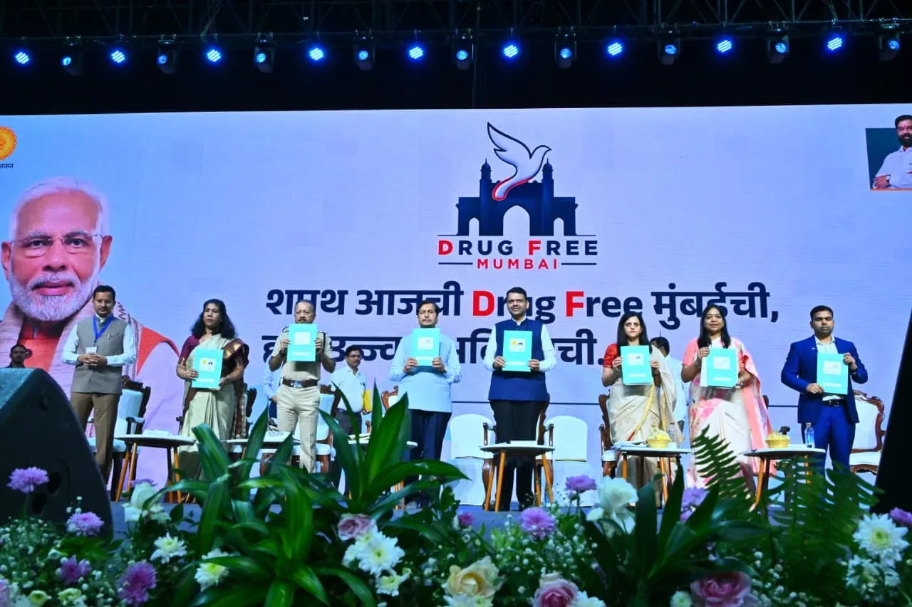 Fadnavis launches Drug-Free Mumbai drive, vows crackdown on school syndicates