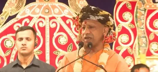 योगी आदित्यनाथ का विजयादशमी पर बयान: दुनिया में हर विचारधारा आपस में लड़ रही, भारत सनातन से एकता की मिसाल