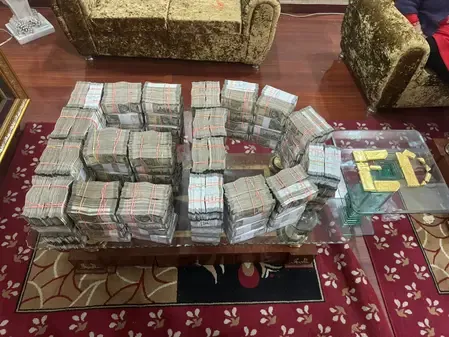 'डंकी रूट' से अमेरिका भेजने वाले गिरोह के ठिकानों पर ईडी की रेड, 4.62 करोड़ नकद और 19 करोड़ के सोने-चांदी बरामद