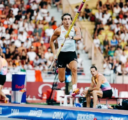 Duplantis wins Budapest pole vault at 6.07m, falls short of 6.32m world record