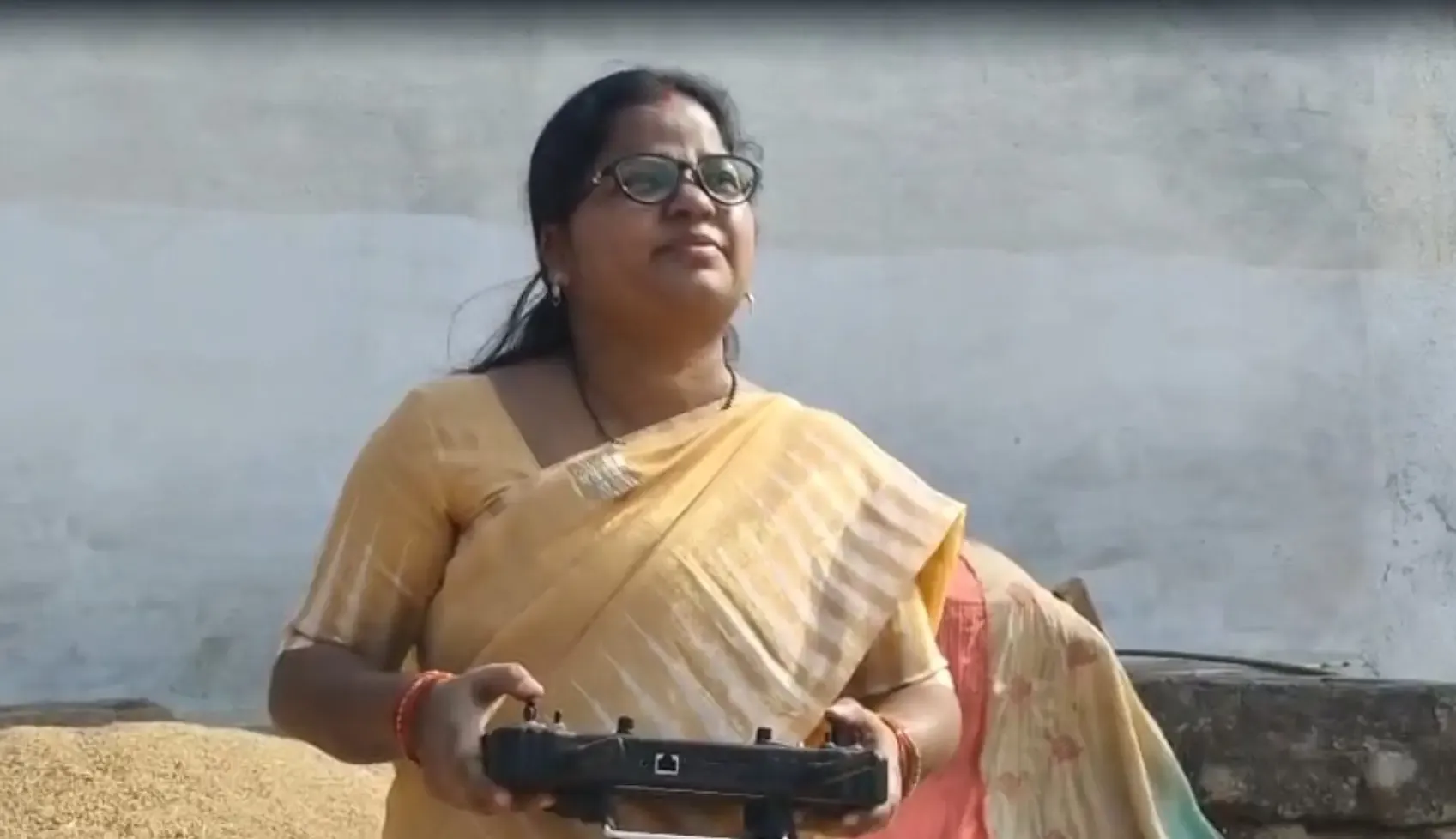 क्या दुर्ग की जागृति साहू 'मशरूम लेडी' से बनीं ड्रोन दीदी, महिलाओं के लिए प्रेरणा हैं?