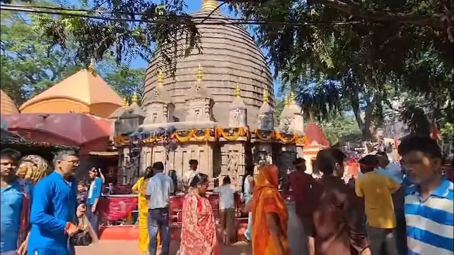 दशमी पर कामाख्या मंदिर में उमड़े श्रद्धालु, 51 शक्तिपीठों में सर्वोच्च धाम में दुर्गा पूजा का समापन