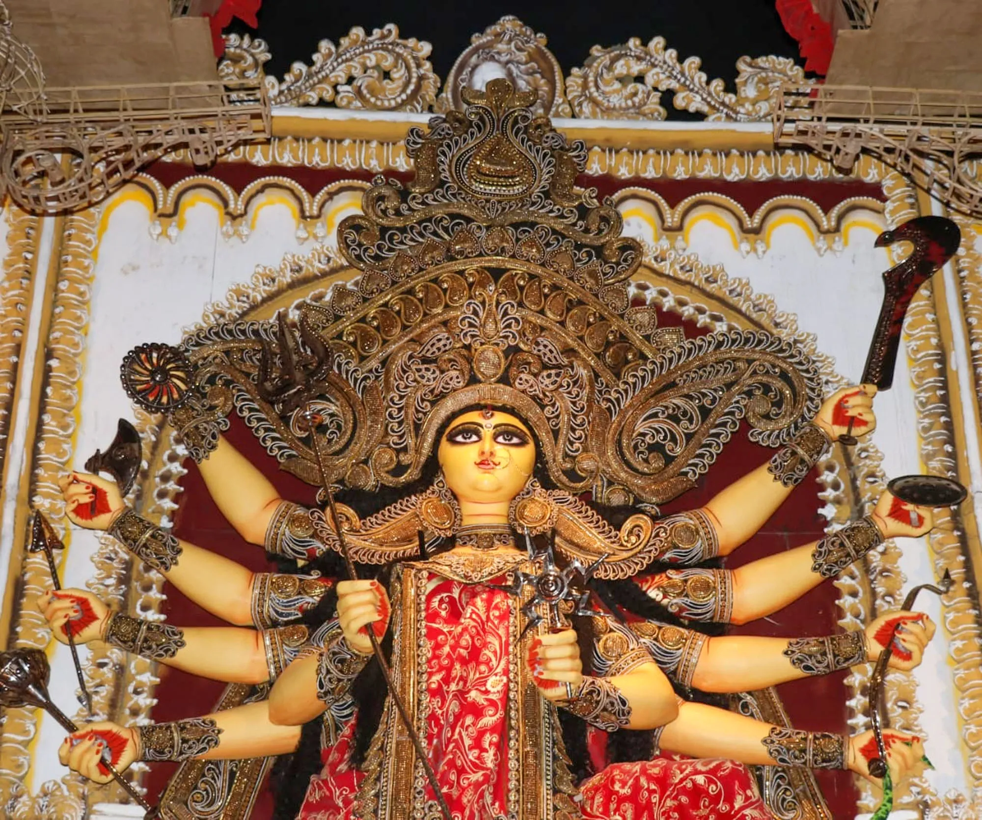 Is the Online Five-Star Scam Targeting Durga Puja Travelers?