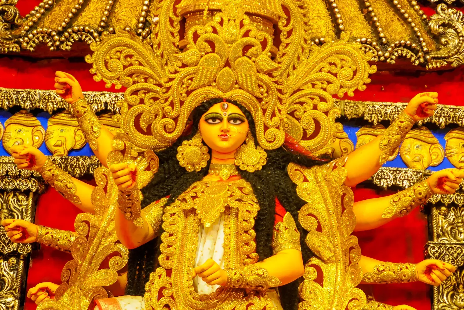 दुर्गा सप्तशती: नवरात्र में पाठ के 5 शक्तिशाली मंत्र, संपूर्ण विधि और ज़रूरी सावधानियाँ