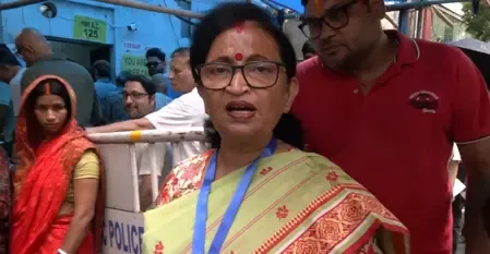 दूसरे चरण में टीएमसी नेताओं ने डाले वोट, चंद्रिमा भट्टाचार्य बोलीं-यह लोकतंत्र का दिन, कोई राजनीतिक टिप्पणी नहीं