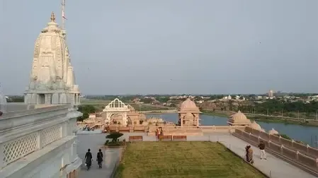 द्वादश ज्योतिर्लिंग में प्रथम सोमनाथ मंदिर, यहां कण-कण में केवल महादेव नहीं, भगवान कृष्ण का भी वास 