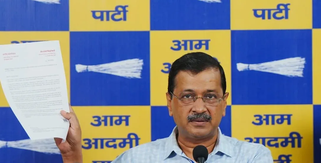 ई-20 पेट्रोल विवाद: केजरीवाल ने 29 ऑटो कंपनियों को भेजा नोटिस, पुरानी गाड़ियों की सुरक्षा और मुआवजे पर माँगा लिखित जवाब